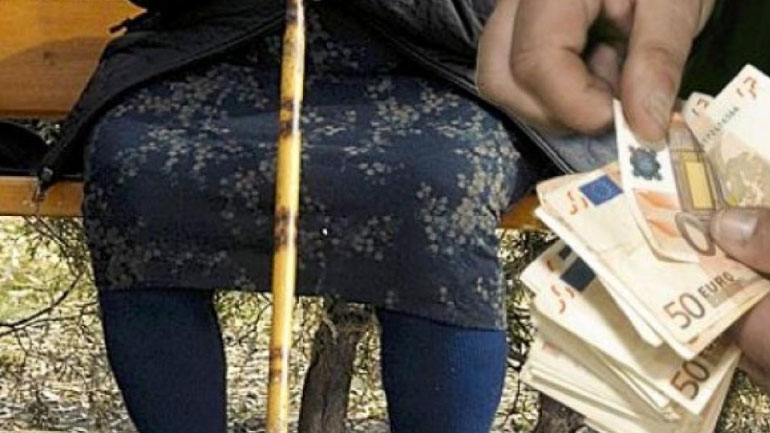 Απέσπασαν 2.600 ευρώ από δύο ηλικιωμένες γυναίκες και εξαφανίστηκαν