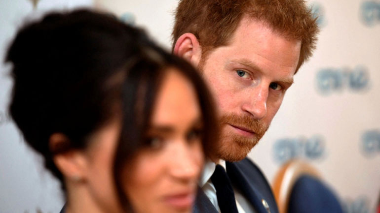 Βρετανία: Ο πατέρας της Μέγκαν κατηγορεί την κόρη του ότι «φτηναίνει» τη βασιλική οικογένεια