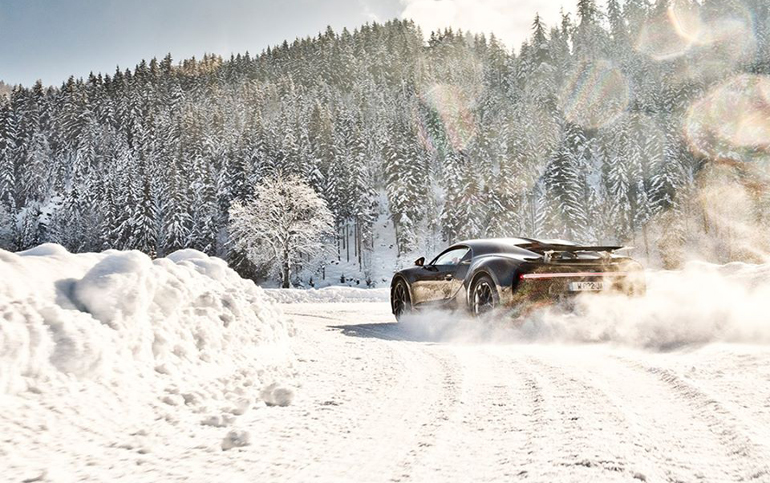 Χιονισμένα.. γκάζια (στη φωτό η... Bugatti)