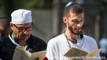 Αύγουστος 2018: Νεαροί Εβραίοι και μουσουλμάνοι συναντώνται στο Άουσβιτς και τιμούν τη μνήμη των θυμάτων
