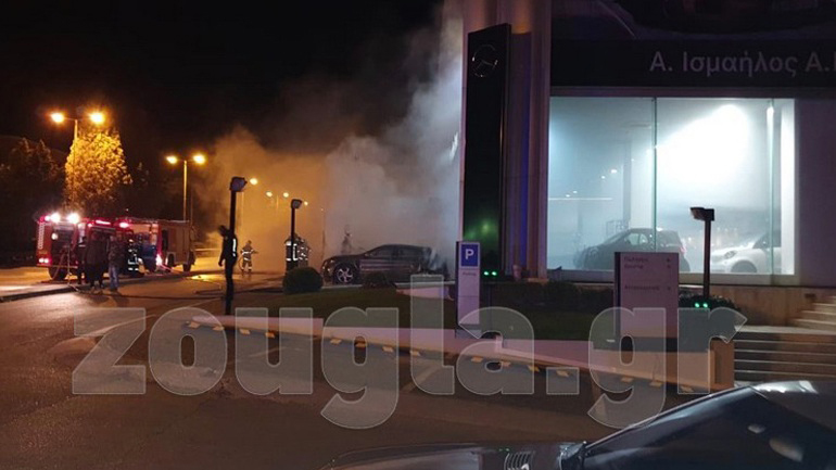 Εμπρηστική επίθεση δέχτηκε η Mervcedes Ισμαήλος στη περιοχή της Γλυφάδας