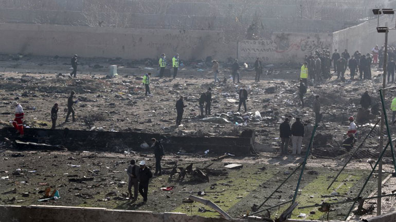 Η Ουκρανία επιμένει να της παραδοθούν τα μαύρα κουτιά του Boeing που κατερρίφθη στο Ιράν