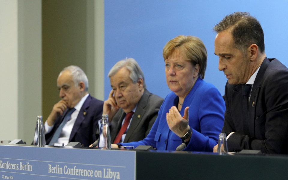 Μισόλογα από το Βερολίνο για την απουσία της Ελλάδας και η αναφορά σε «ξένους παράγοντες»