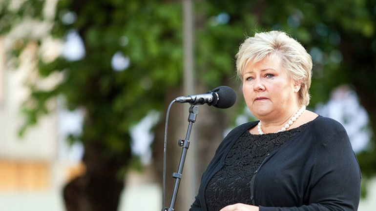 Νορβηγία: Η πρωθυπουργός Έρνα Σόλμπεργκ παραμένει επικεφαλής μίας κυβέρνησης μειοψηφίας