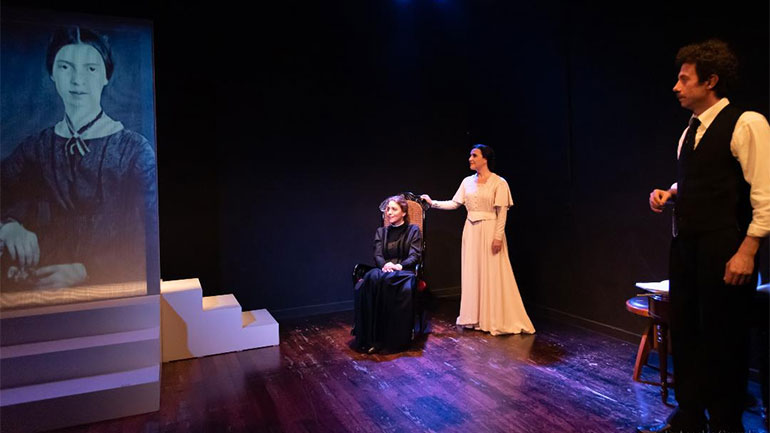 «Το τελευταίο όνειρο της Έμιλυ Ντίκινσον» στο Θέατρο 104