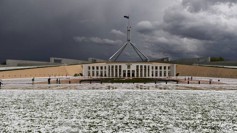 Αυστραλία: Μετά τις πυρκαγιές, ήρθαν σφοδρές χαλαζοπτώσεις και αμμοθύελλα