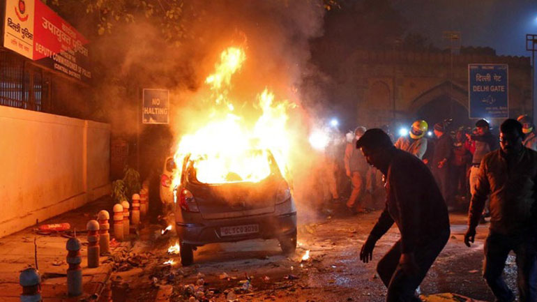 Έξι νεκροί στις συγκρούσεις μεταξύ αστυνομικών και διαδηλωτών σε πολλές πόλεις του Ιράκ