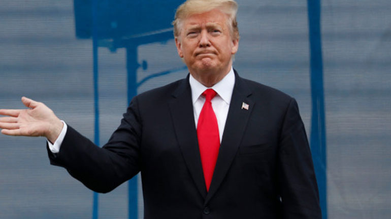 Ο Ντόναλντ Τραμπ χαρακτηρίζει «φάρσα» και «κυνήγι μαγισσών» τη δίκη για την παραπομπή του