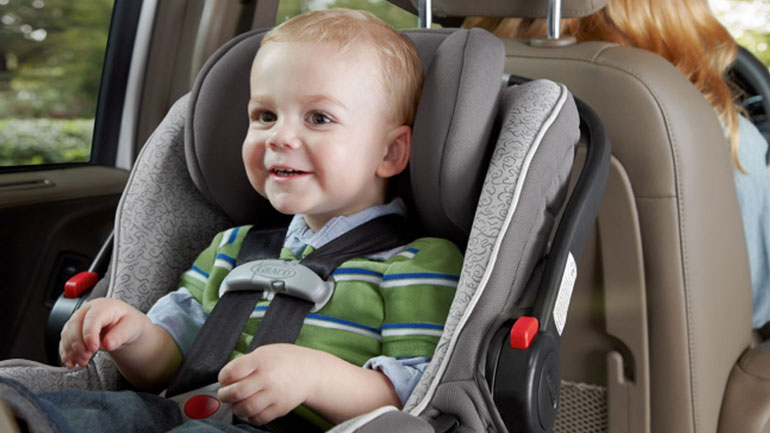 Αυτό είναι το λάθος που κάνουν οι γονείς με το παιδικό κάθισμα