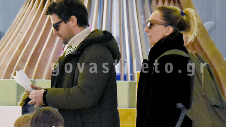 Ρούλα Ρέβη – Αποστόλης Τότσικας: Βόλτα στον παιδότοπο με τα παιδάκια τους