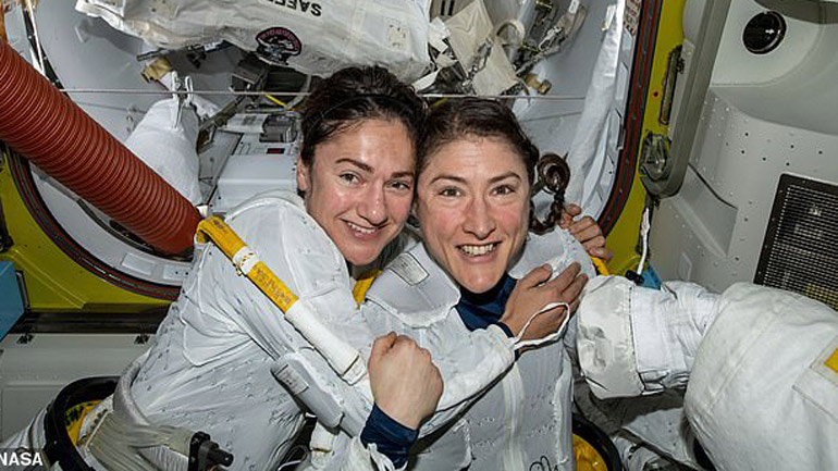 Οι γυναίκες αρχίζουν τις «εξόδους» στο διάστημα!