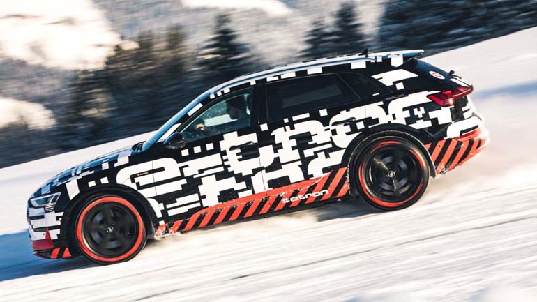 Ένας σταρ ντριφτάρει στον πάγο με το Audi e–tron
