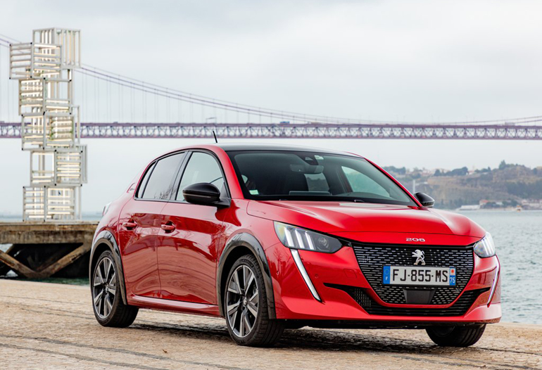 Το Peugeot 208 πήγε πολύ δυνατά στην κατηγορία του και όπως φαίνεται θα πάει ακόμα καλύτερα φέτος που κυκλοφορεί η νέα γενιά (φωτό)