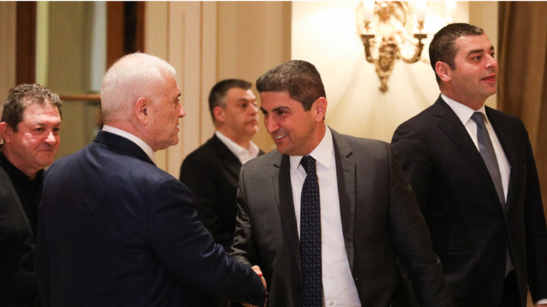 Η χειραψία των Δημήτρη Μελισσανίδη και Λευτέρη Αυγενάκη