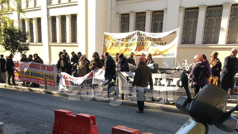 Παράσταση διαμαρτυρίας των καλλιτεχνών στο Yπουργείο Πολιτισμού