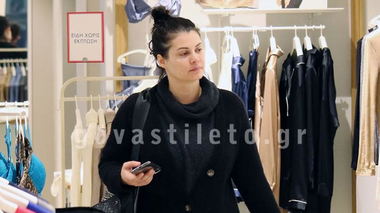 Μαρία Κορινθίου: Βόλτα σε γνωστό εμπορικό κέντρο των βορείων προαστίων