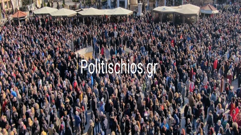 Χιλιάδες κόσμου στην κεντρική πλατεία Χίου για το μεταναστευτικό