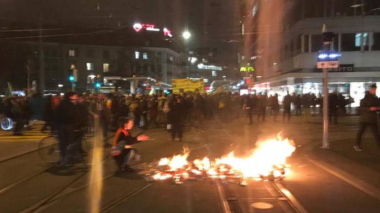 Ελβετία: Επεισόδια μεταξύ διαδηλωτών και αστυνομίας στη Ζυρίχη