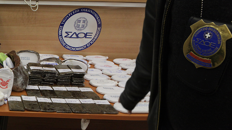 “Μπλόκο” σε έναν τόνο χασίς κρυμμένο σε χουρμάδες “Μπλόκο” σε έναν τόνο χασίς κρυμμένο σε χουρμάδες