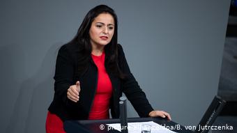 Η τουρκικής καταγωγής βουλευτής του κόμματος η Αριστερά Σέβιμ Ντάγκντελεν