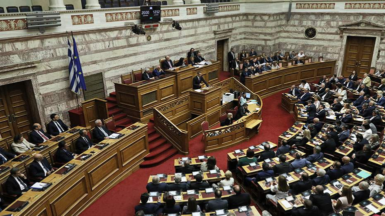 Στη Βουλή ο νέος εκλογικός νόμος – Τι προβλέπει για το μπόνους στο πρώτο κόμμα και την απλή αναλογική