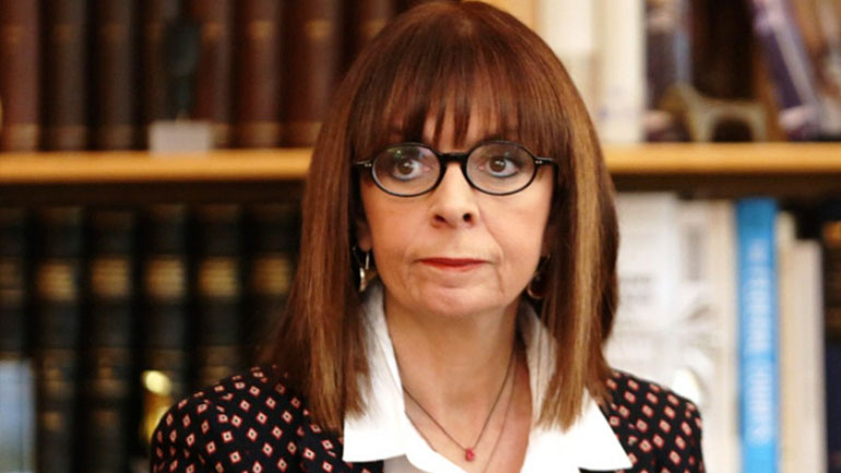 Συναγερμός στην ΕΛ.ΑΣ. για ύποπτο μηχανάκι έξω από το σπίτι της Αικατερίνης Σακελλαροπούλου