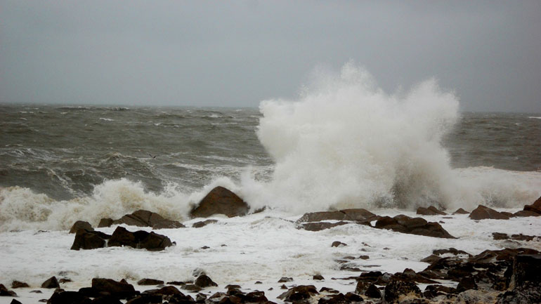Πρόστιμα για όσους κάνουν χρήση θαλασσίων μέσων αναψυχής υπό δυσμενείς καιρικές συνθήκες