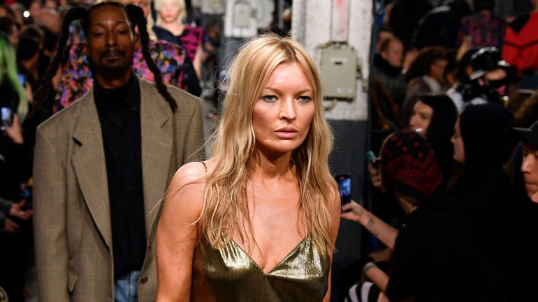 Σωσίες της Kate Moss και της Naomi Campbell στο ντεφιλέ της Vetements στο Παρίσι