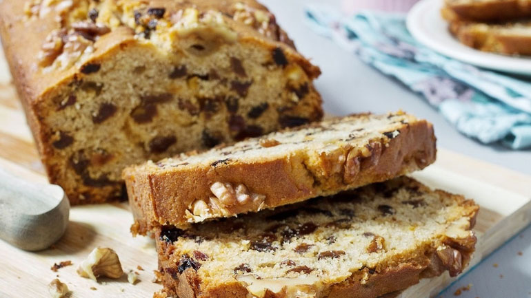 Λαχταριστό κέικ με βρώμη και φρούτα χωρίς ζάχαρη