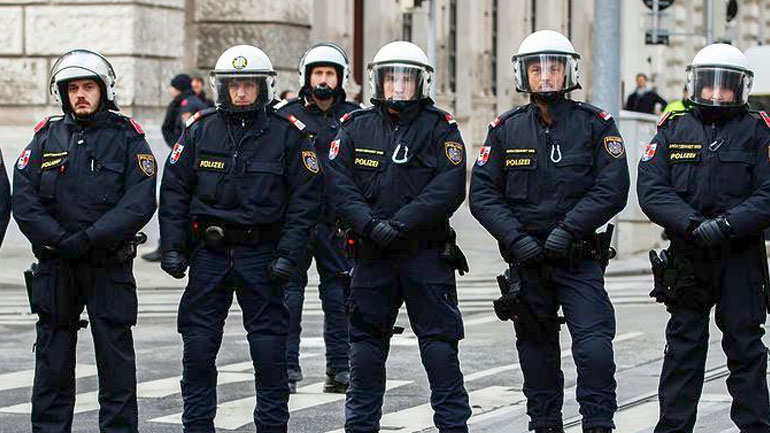Αυστρία: Δρακόντεια μέτρα ασφαλείας ενόψει διαδηλώσεων κατά της χοροεσπερίδας των ακροδεξιών «διανοούμενων»