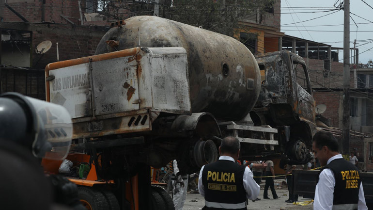 Περού: Τουλάχιστον δύο νεκροί από έκρηξη βυτιοφόρου στη Λίμα