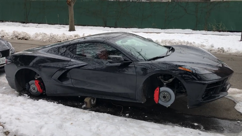 Πήραν τους τροχούς και εξαφανίστηκαν! Πήραν τους τροχούς και εξαφανίστηκαν!