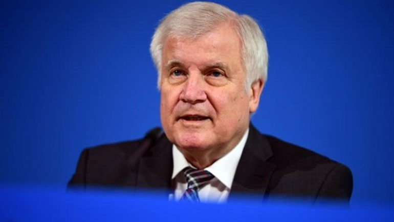 Γερμανία: «Όχι» Ζέεχοφερ στην προσφορά κρατιδίων και δήμων να υποδεχθούν πρόσφυγες από την Ελλάδα