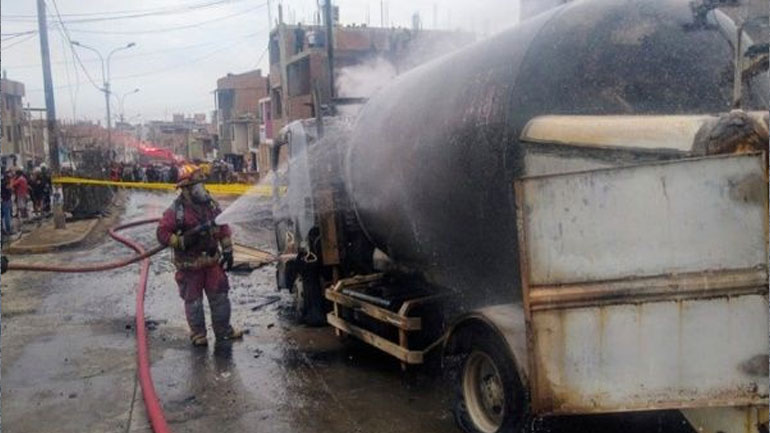 Συγκλονίζουν οι εικόνες από την έκρηξη βυτιοφόρου στο Περού: Τουλάχιστον 4 νεκροί και 49 τραυματίες