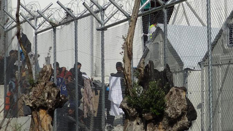 Deutsche Welle: «Δεν βοηθούν οι κλειστές προσφυγικές δομές»