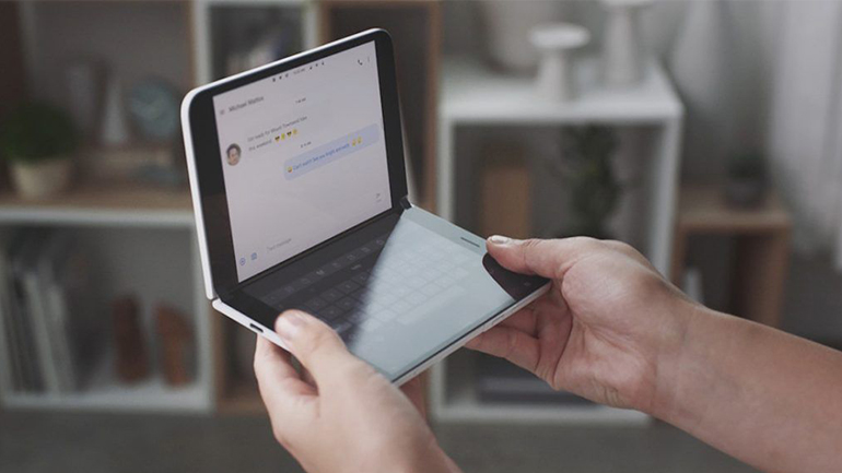 Microsoft Surface Duo: Δείτε το νέο Android τηλέφωνο με τις δύο οθόνες εν δράσει