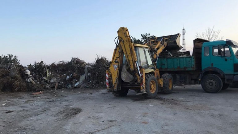 Θεσσαλονίκη: Απομακρύνονται ογκώδη απορρίμματα από τον Δήμο Θερμαϊκού