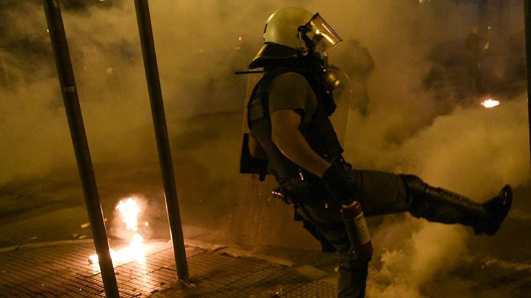 Ηλιούπολη: Συμπλοκή αστυνομικών με χούλιγκαν -Επτά προσαγωγές