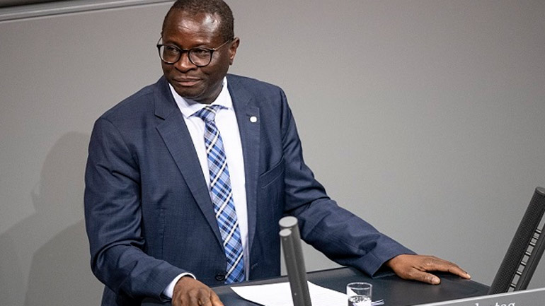 Γερμανία: Ο πρώτος μαύρος βουλευτής της χώρας δέχθηκε απειλές κατά της ζωής του