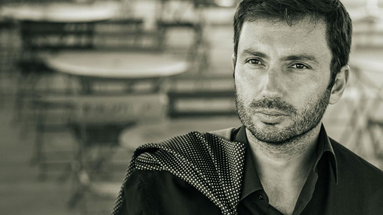 Ο Δημήτρης Κανέλλος στη μουσική σκηνή Σφίγγα