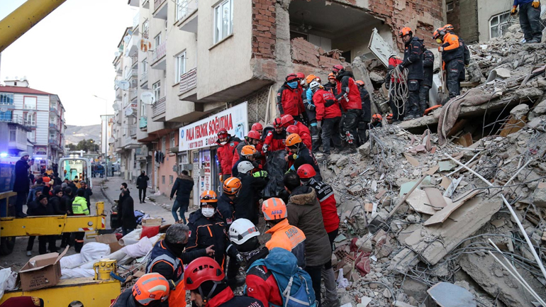 Στους 35 οι νεκροί από τον φονικό σεισμό στην Τουρκία