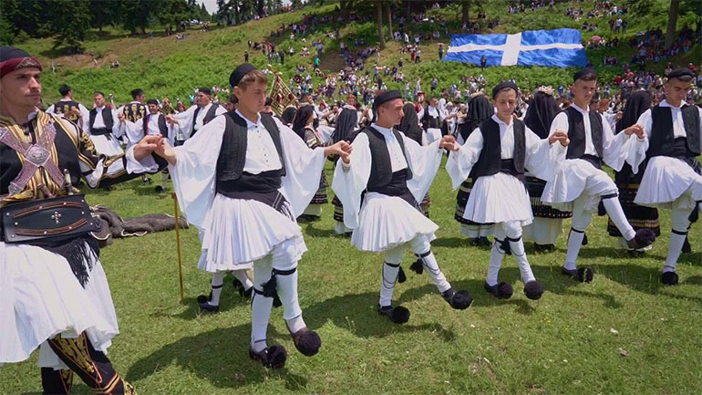 COSMOTE TV: Τα έθιμα και οι παραδοσιακές γιορτές της Ελλάδας στη νέα σειρά ντοκιμαντέρ «Ο τόπος μου γιορτάζει»