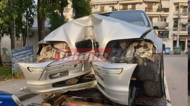 Πάτρα: Αυτοκίνητο «καρφώθηκε» σε φανάρι – Άγιο είχε ο οδηγός