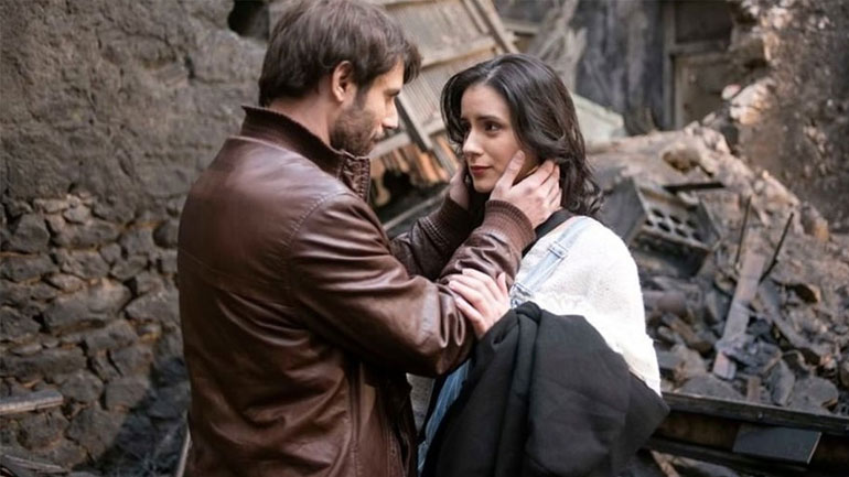 Ο Πάρης Σκαρτσολιάς αποκαλύπτει αν το «Καφέ της Χαράς» θα συνεχιστεί και δεύτερη σεζόν Ο Πάρης Σκαρτσολιάς αποκαλύπτει αν το «Καφέ της Χαράς» θα συνεχιστεί και δεύτερη σεζόν