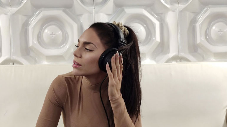 Κρυσταλλία: Στο studio για νέο τραγούδι – έκπληξη!