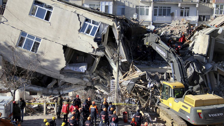 Τουρκία: Στους 39 οι νεκροί από τον σεισμό – Η επιχείρηση διάσωσης οδεύει προς το τέλος της