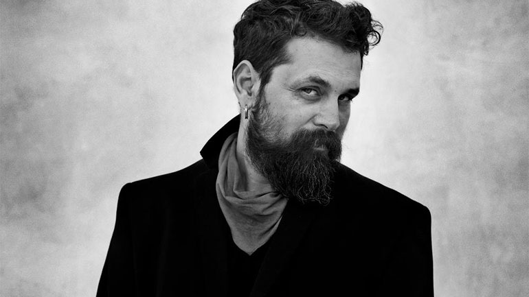 5 Valentine’s dayz: Ο Σπύρος Γραμμένος γιορτάζει τον Άγιο Βαλεντίνο στον Σταυρό του Νότου