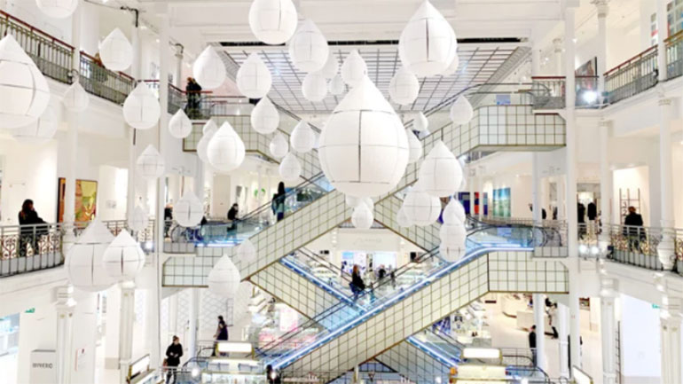 Ένα όραμα του κύκλου της φύσης στο Le Bon Marché, στο Παρίσι