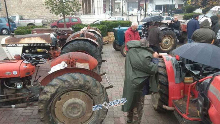 Αργολίδα: Βγήκαν στους δρόμους με τα τρακτέρ οι αγρότες