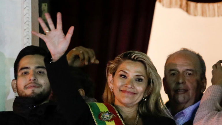 Βολιβία: Ανακοίνωσε την υποψηφιότητά της στις επερχόμενες εκλογές και προκάλεσε αντιδράσεις